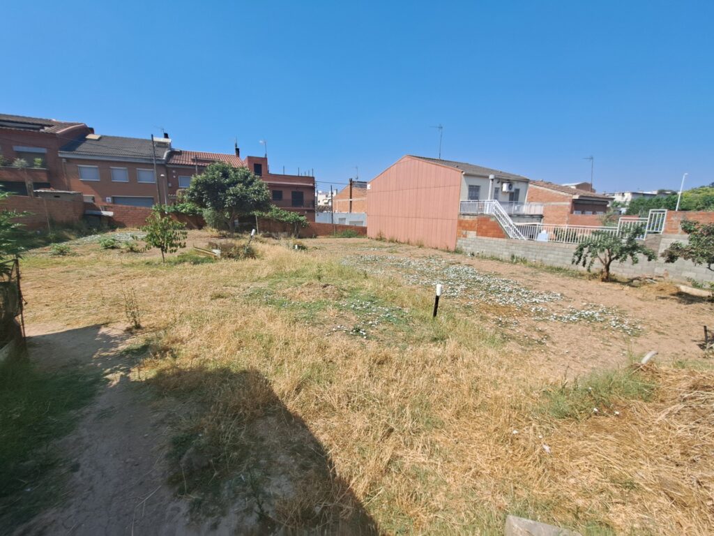 ¡Terreno urbano en venta en Rubí, 1.426 m2 en Ca n’Oriol-Can Rosés!