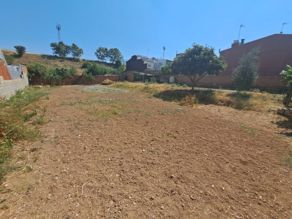 ¡Terreno urbano en venta en Rubí, 1.426 m2 en Ca n’Oriol-Can Rosés!