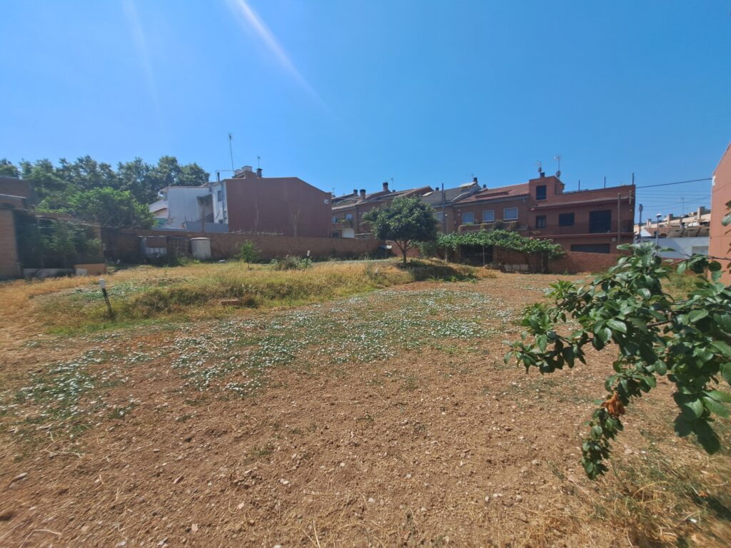 ¡Terreno urbano en venta en Rubí, 1.426 m2 en Ca n’Oriol-Can Rosés!