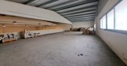 ¡Nau industrial aparellada en venda a Rubí, 700 m2 amb altell i gran potencial!