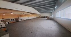 ¡Nau industrial aparellada en venda a Rubí, 700 m2 amb altell i gran potencial!