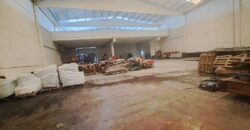 ¡Nau industrial aparellada en venda a Rubí, 700 m2 amb altell i gran potencial!
