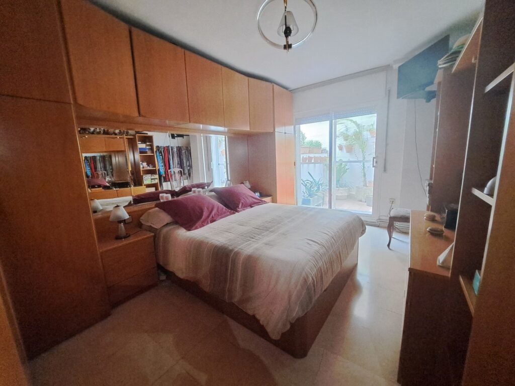 ¡Amplio piso de 4 habitaciones en la zona Mutua, ideal para tu familia!