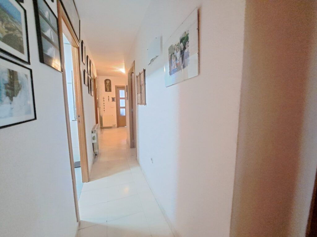 ¡Amplio piso de 4 habitaciones en la zona Mutua, ideal para tu familia!