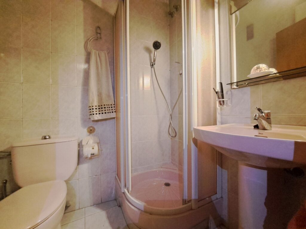¡Amplio piso de 4 habitaciones en la zona Mutua, ideal para tu familia!