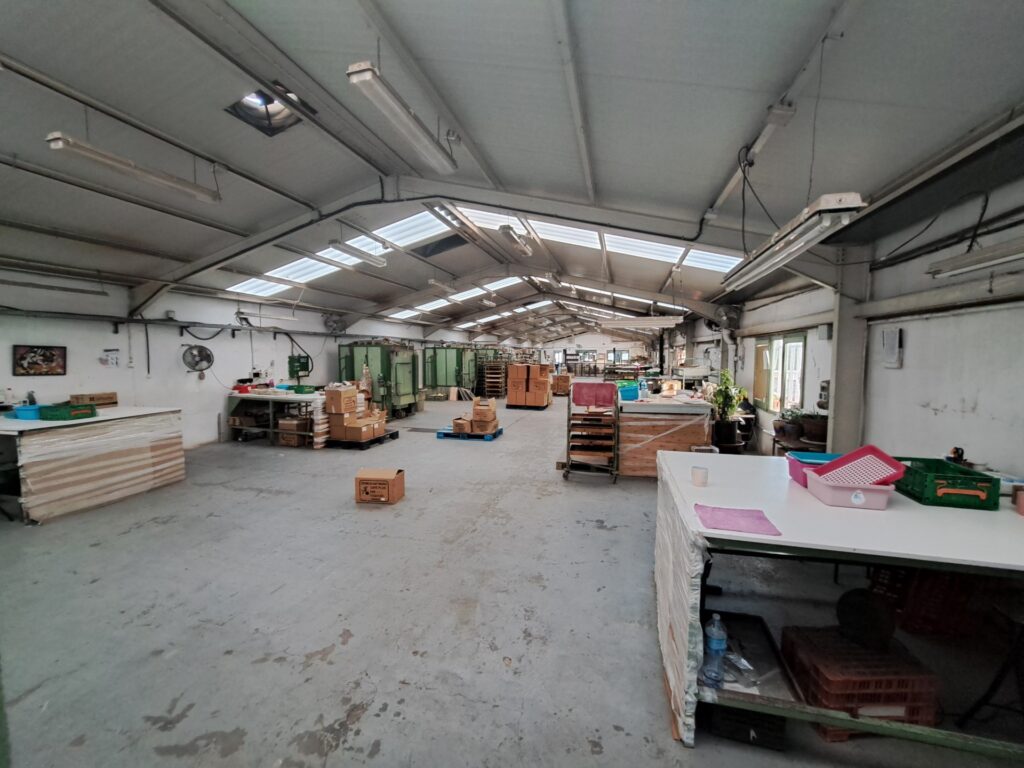 Nave de 1.000m2 en alquiler ubicada en Can Jardí en 2 plantas.