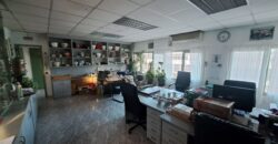 Nave de 1.000m2 en alquiler ubicada en Can Jardí en 2 plantas.