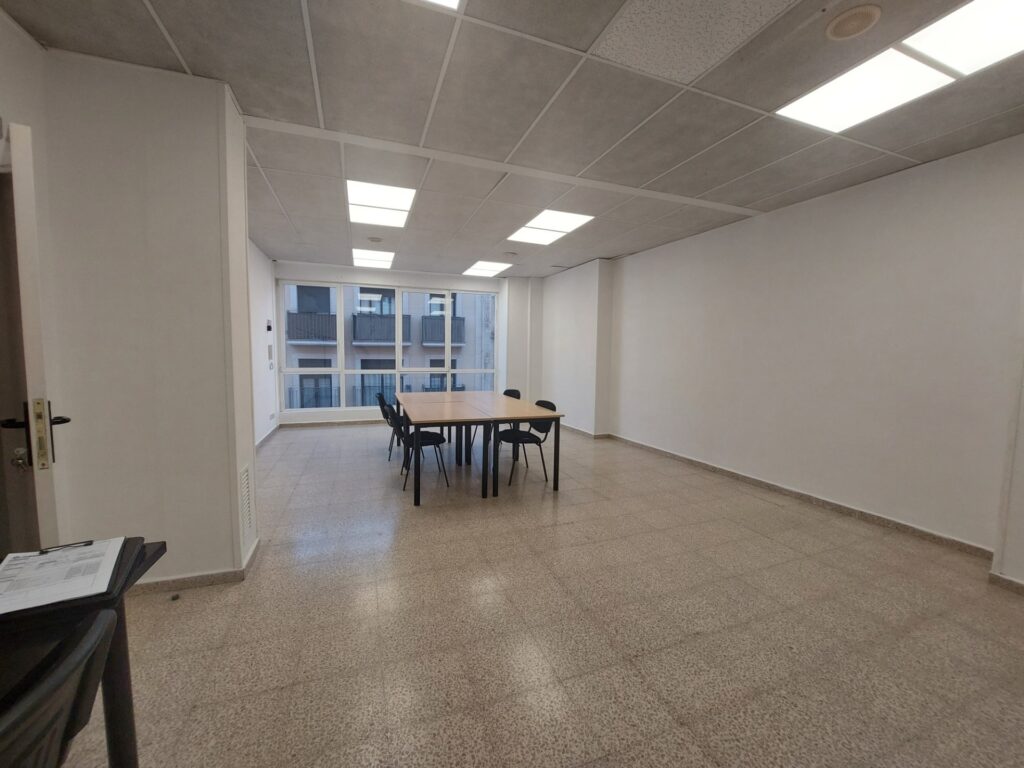 ¡Descubre la oficina de tus sueños en Rubí!
