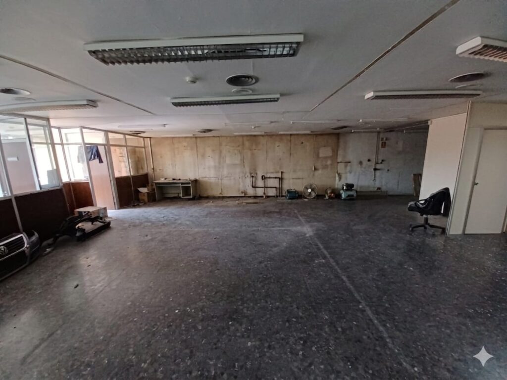 ¡Nave industrial pareada en venta en Bon Pastor, 1.264 m2 y 8 m de altura!
