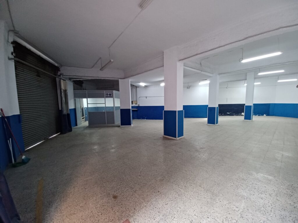 ¡Ampli local cantoner en lloguer de 176 m2 i gran alçada!