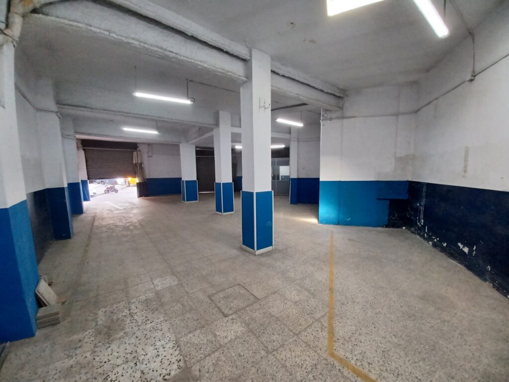 ¡Ampli local cantoner en lloguer de 176 m2 i gran alçada!