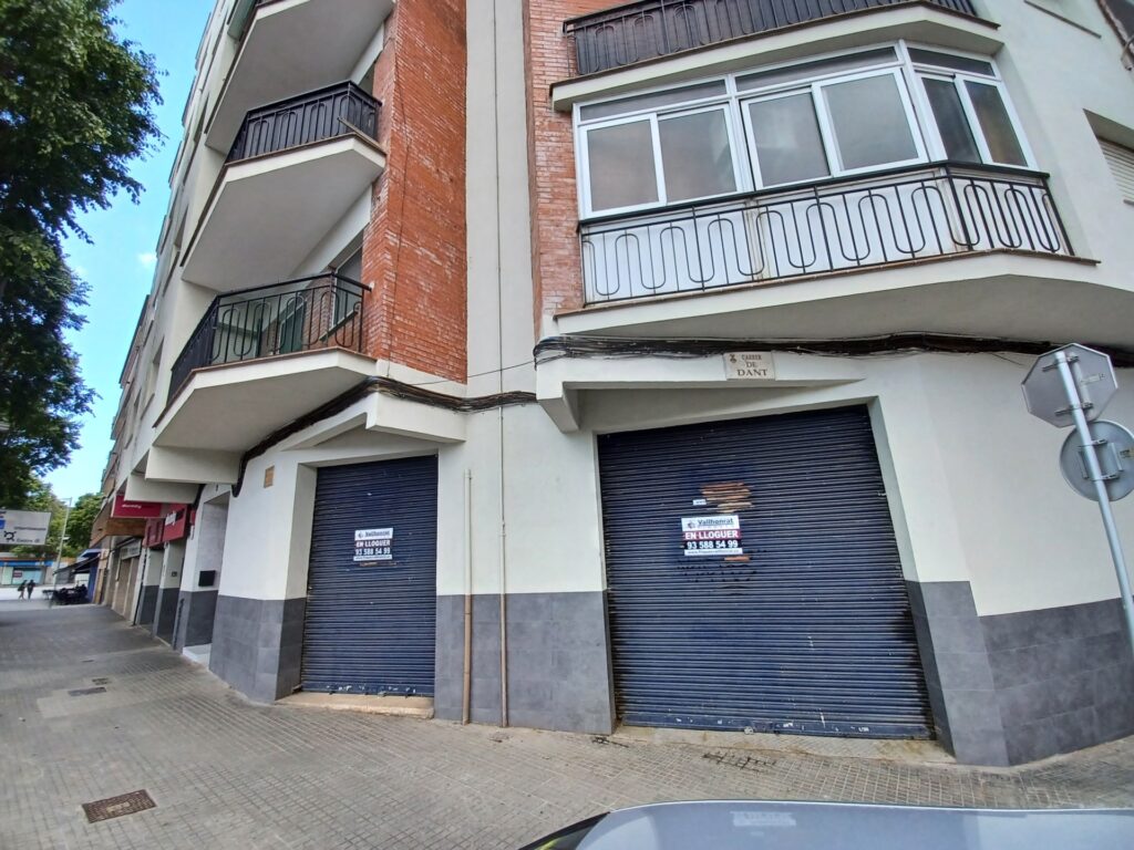 ¡Ampli local cantoner en lloguer de 176 m2 i gran alçada!