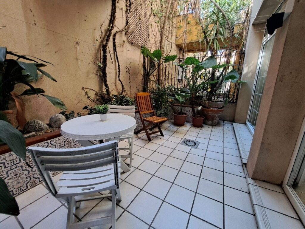 ¡Casa adossada de 3 plantes amb ascensor en venda zona Nord-Can Roses!