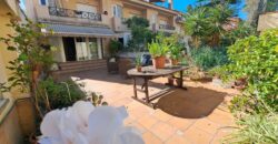 ¡Casa adossada de 3 plantes amb ascensor en venda zona Nord-Can Roses!