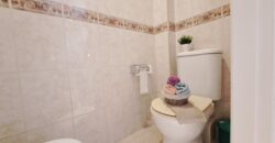 ¡Casa adossada de 3 plantes amb ascensor en venda zona Nord-Can Roses!
