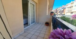 ¡Casa adossada de 3 plantes amb ascensor en venda zona Nord-Can Roses!