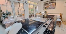 ¡Casa adossada de 3 plantes amb ascensor en venda zona Nord-Can Roses!