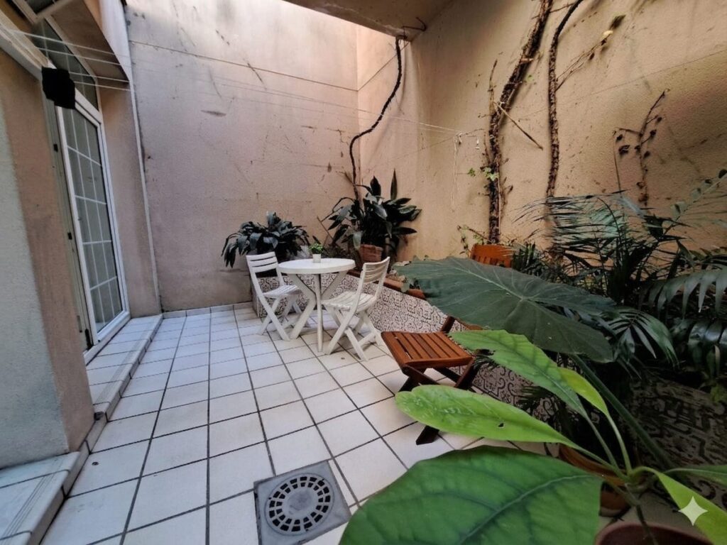 ¡Casa adossada de 3 plantes amb ascensor en venda zona Nord-Can Roses!