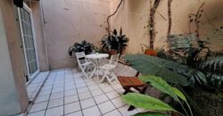 ¡Casa adossada de 3 plantes amb ascensor en venda zona Nord-Can Roses!