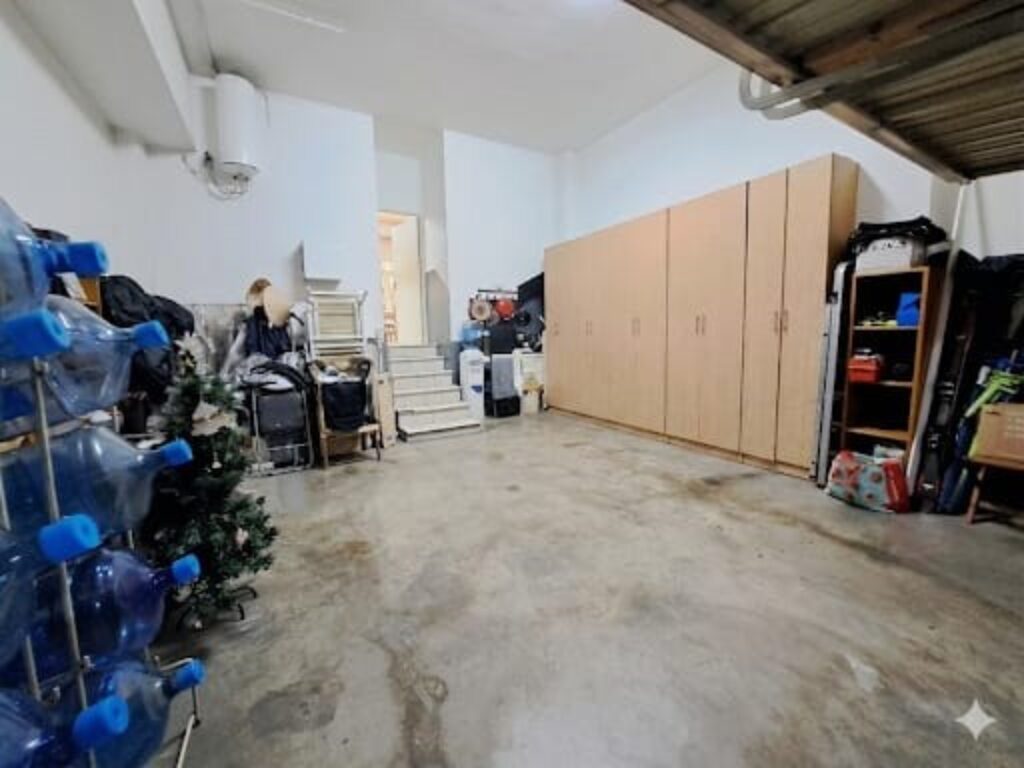 ¡Casa adossada de 3 plantes amb ascensor en venda zona Nord-Can Roses!