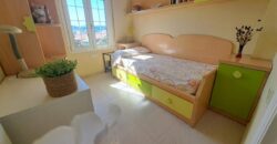 ¡Casa adossada de 3 plantes amb ascensor en venda zona Nord-Can Roses!