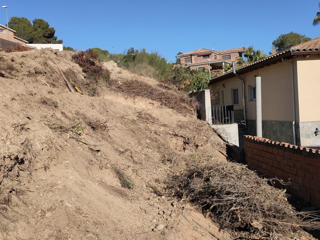 Terreny de 928m2 urbanitzable en venda a Rubí!