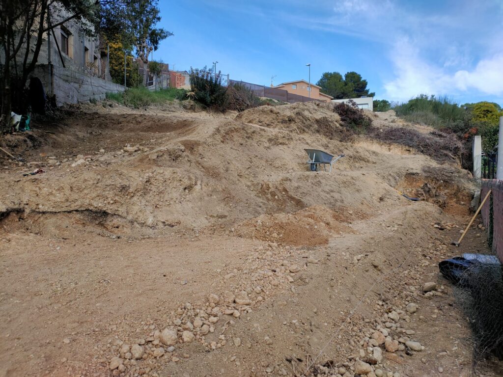 Terreny de 928m2 urbanitzable en venda a Rubí!