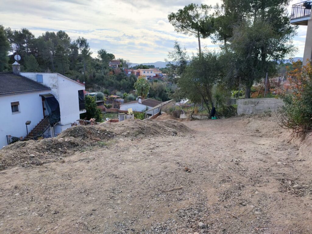 Terreny de 928m2 urbanitzable en venda a Rubí!