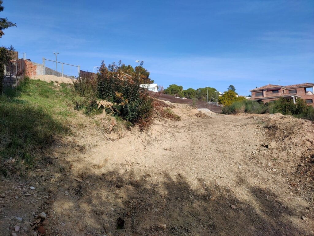 Terreny de 928m2 urbanitzable en venda a Rubí!