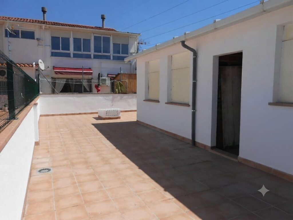 **Oportunidad de Inversión: Local en Venta en Rubí**