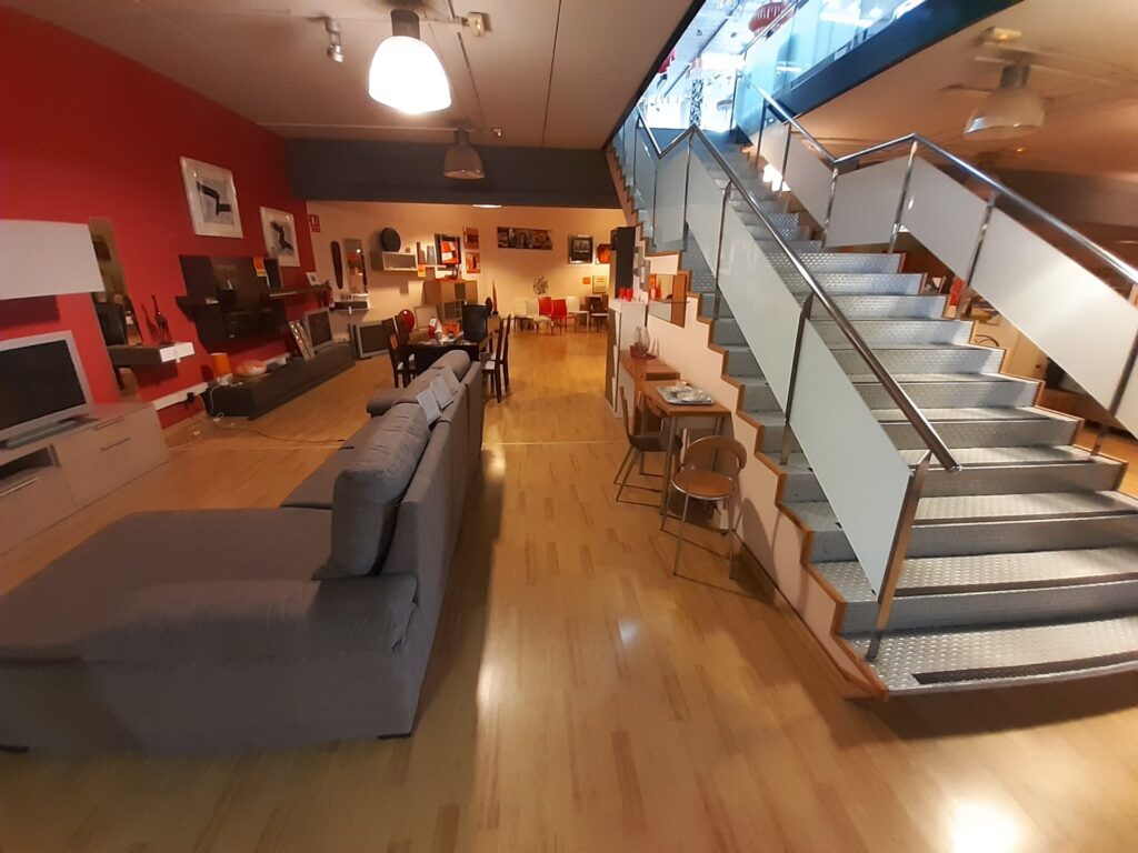 TERRASSA – LES FONTS: Espectacular nave de