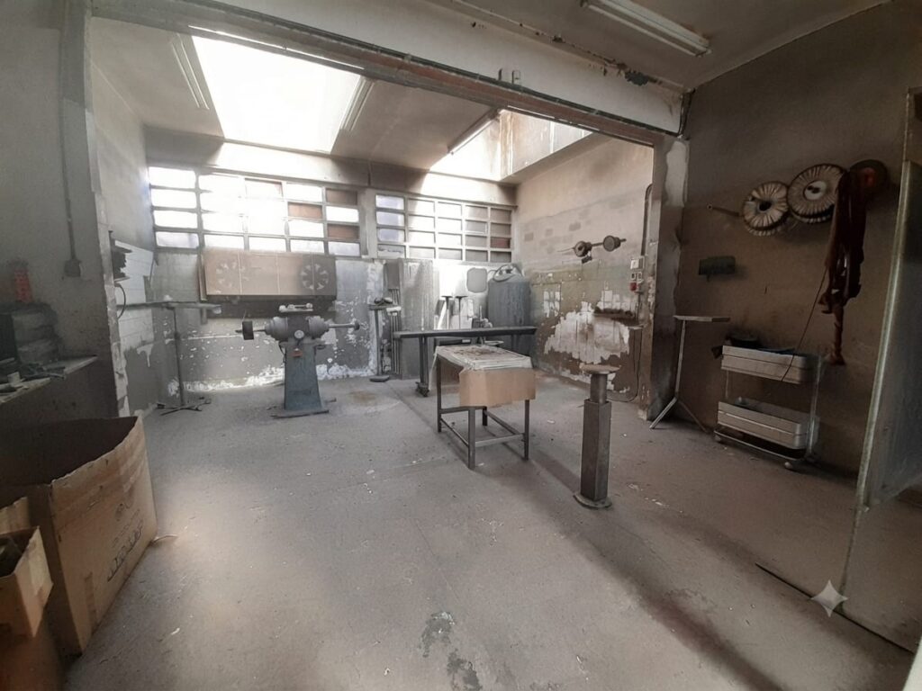 En alquiler  nave industrial pareada en la zona de Plana del Castell, Rubí !
