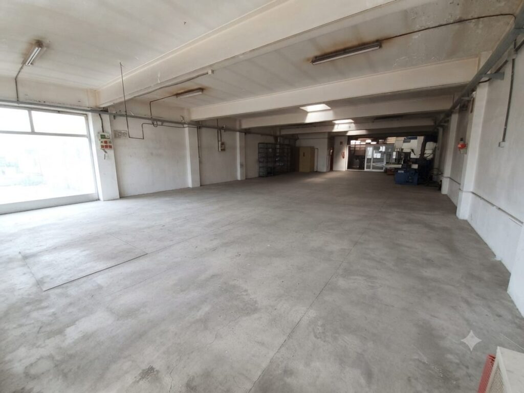 En alquiler  nave industrial pareada en la zona de Plana del Castell, Rubí !