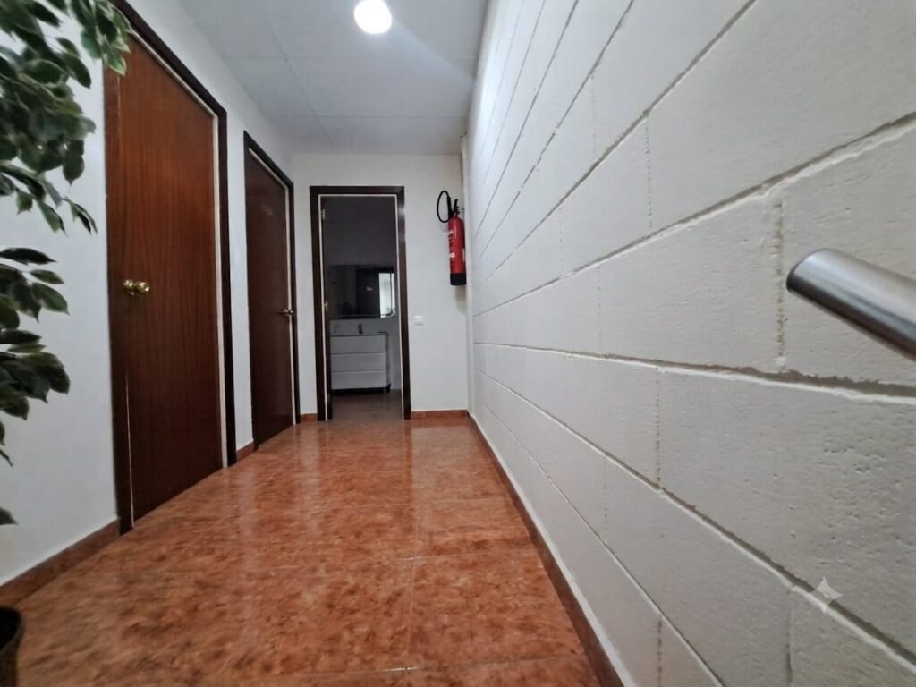 Nave situada en Cova Solera. Sup. 407m2.