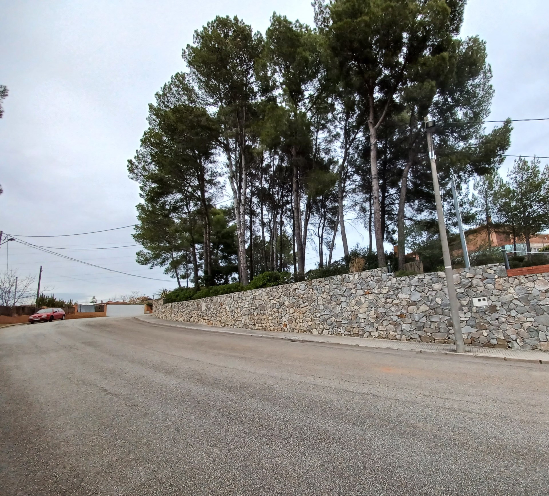 ¡Terreny edificable de 1.158 m2 en venda a Castellbisbal, ideal per al teu projecte!