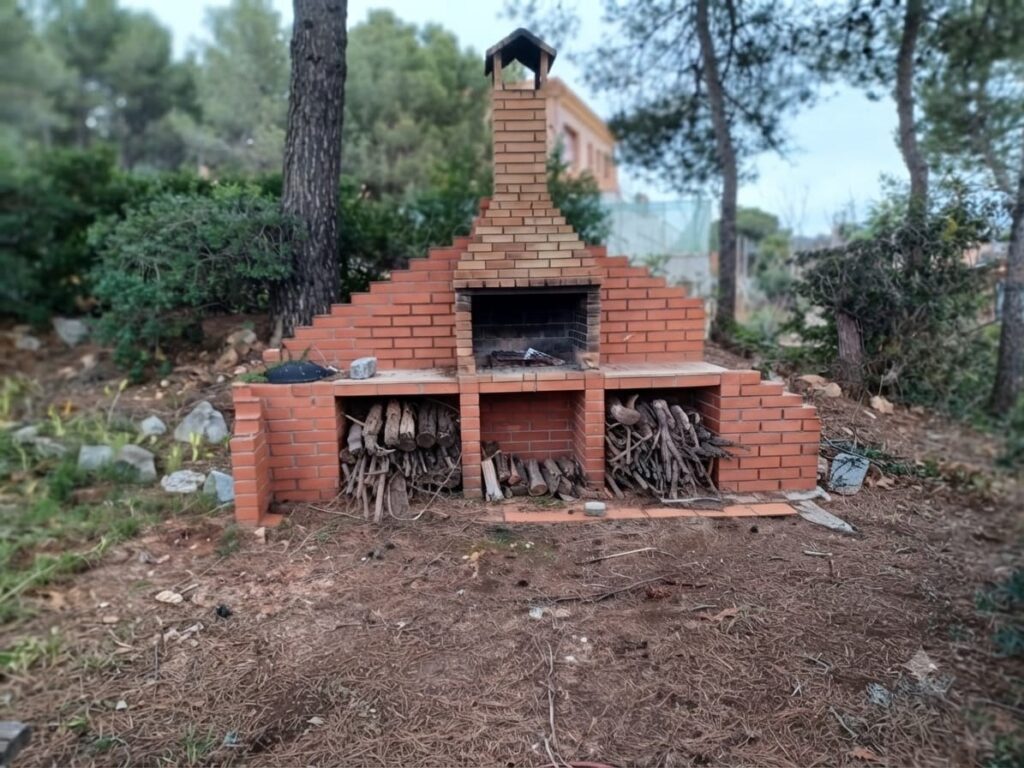 ¡Terreny edificable de 1.158 m2 en venda a Castellbisbal, ideal per al teu projecte!