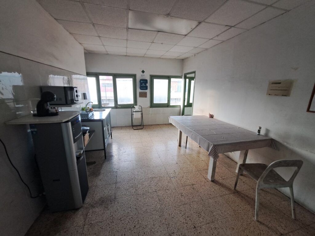 Nave de 1.000m2 en alquiler ubicada en Can Jardí en 2 plantas.
