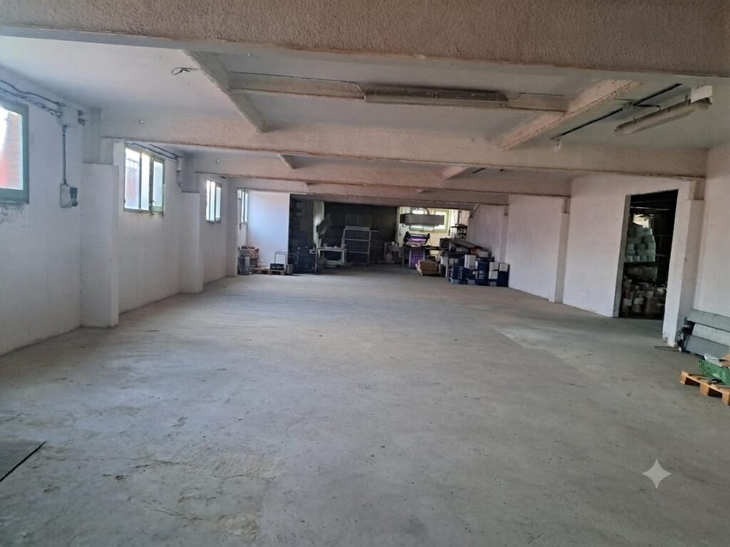 Nave de 1.000m2 en alquiler ubicada en Can Jardí en 2 plantas.