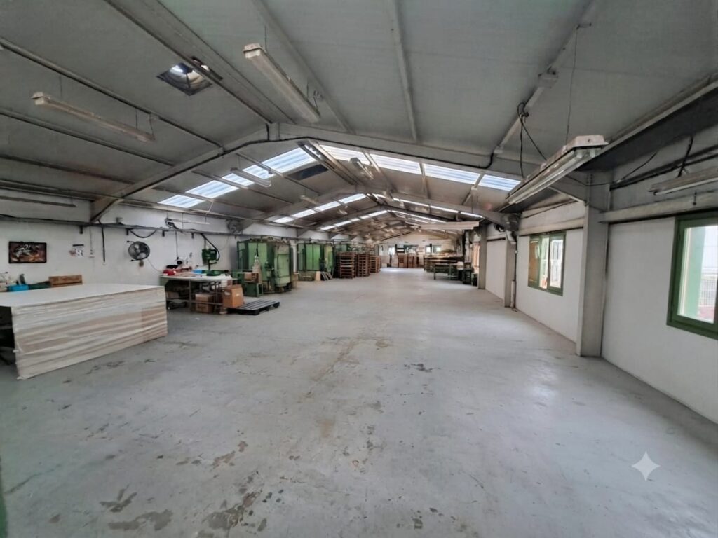 Nave de 1.000m2 en alquiler ubicada en Can Jardí en 2 plantas.