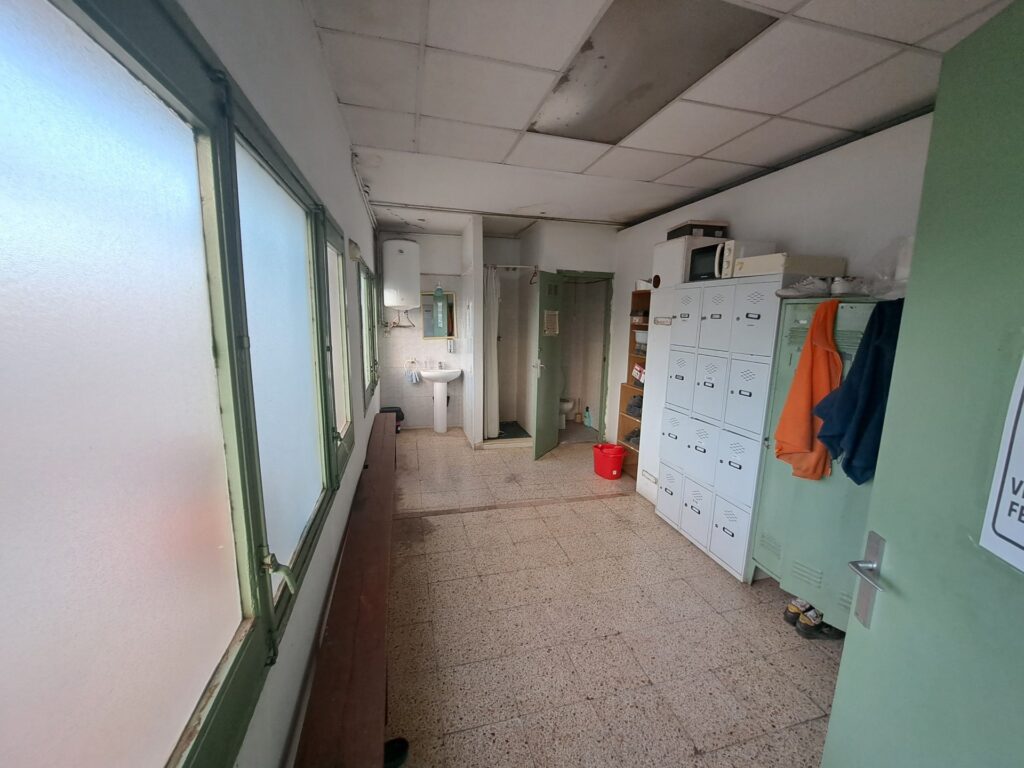 Nave de 1.000m2 en alquiler ubicada en Can Jardí en 2 plantas.