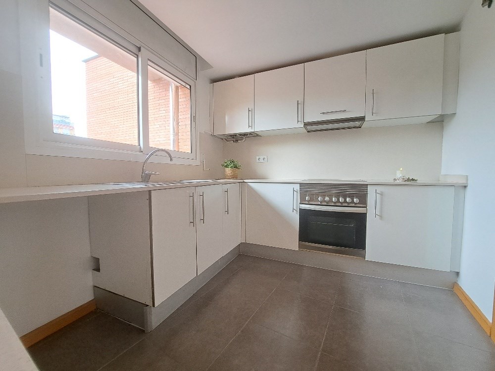 OBRA NUEVA – Espacioso Ático/Dúplex en la zona del Mossos con trastero.