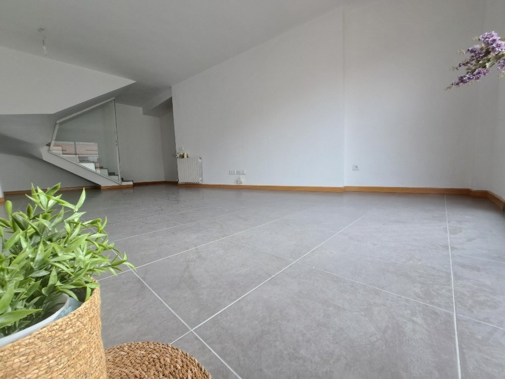 OBRA NUEVA – Espacioso Ático/Dúplex en la zona del Mossos con trastero.