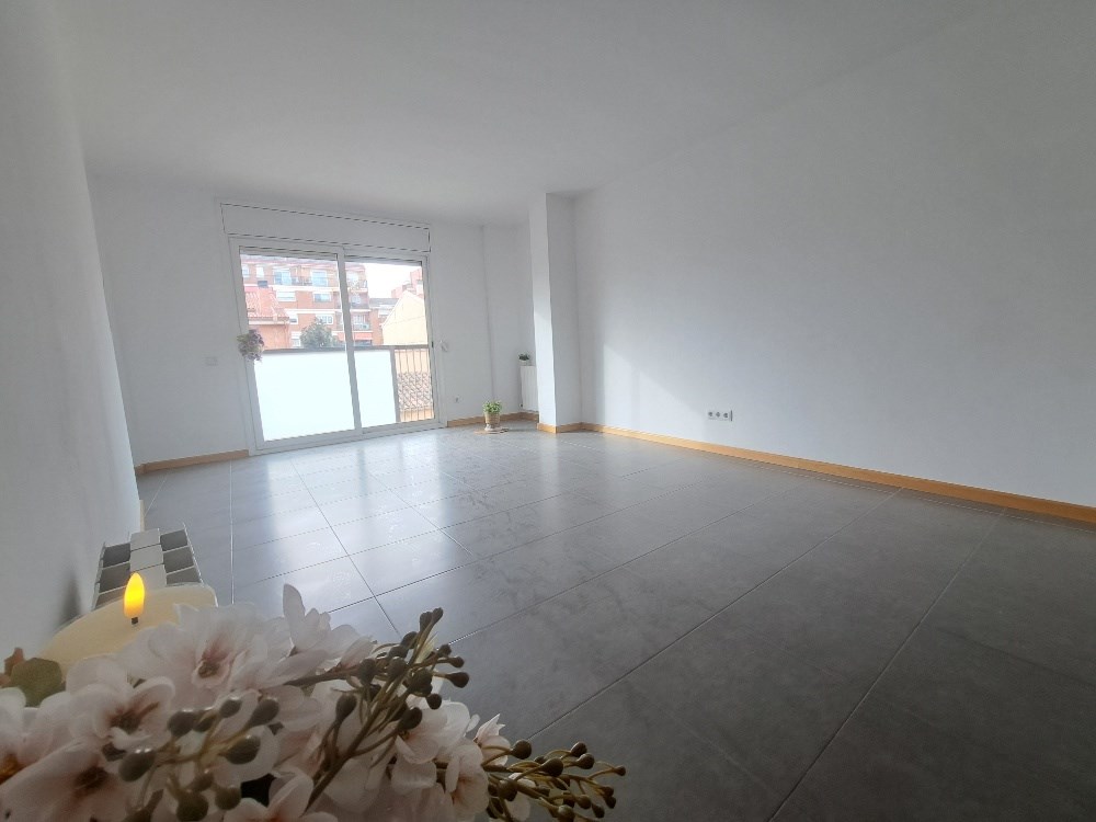 OBRA NUEVA – Espacioso Ático/Dúplex en la zona del Mossos con trastero.