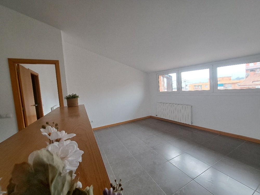 OBRA NUEVA – Espacioso Ático/Dúplex en la zona del Mossos con trastero.