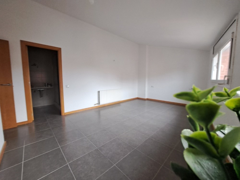 OBRA NUEVA – Espacioso Ático/Dúplex en la zona del Mossos con trastero.