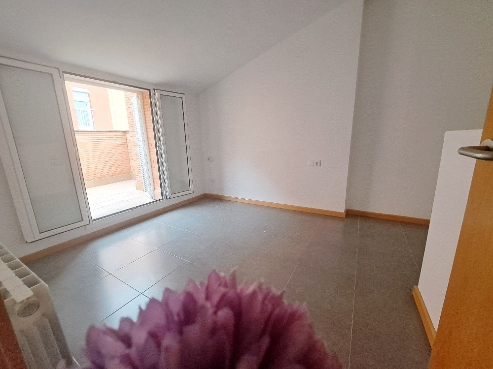 OBRA NUEVA – Espacioso Ático/Dúplex en la zona del Mossos con trastero.