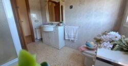 Casa Aïllat a la zona de Can Vallhonrat al costat de l´Hospital General de Catalunya en bon estat.