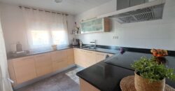 Casa Aïllat a la zona de Can Vallhonrat al costat de l´Hospital General de Catalunya en bon estat.