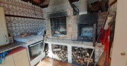 Casa Aïllat a la zona de Can Vallhonrat al costat de l´Hospital General de Catalunya en bon estat.