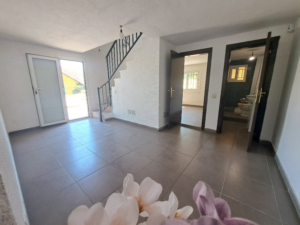 ¡Conjunto de 2 casas en venta en Rubí. Ideal para 2 familias!